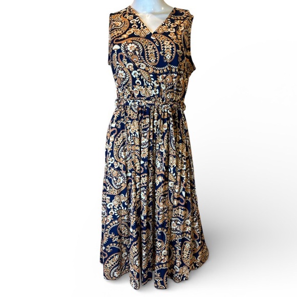 Lark + Grey Dresses & Skirts - Lark + Gray Chic Paisley Midi Dress Medium surplice sleeveless pleated boho
